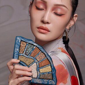 FLORASIS Eye Shadow Floral Engraving Odey Makeup Palette (The Encounter)